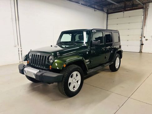 Used 2011 Jeep Wrangler Unlimited Sahara w/ Dual Top Group AWD/4WD image 2