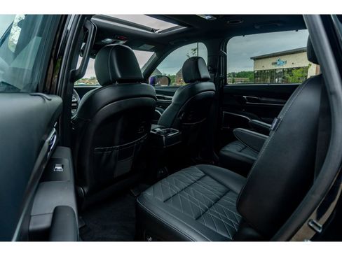 Used 2025 Kia Telluride AWD image 14
