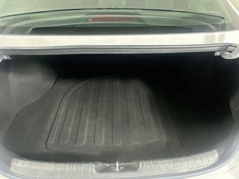 Used 2025 Hyundai Elantra Limited FWD image 29
