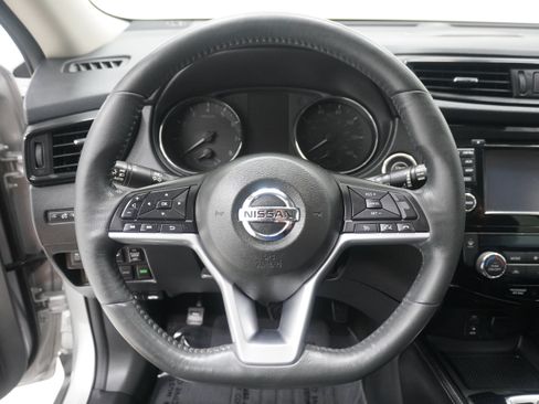 Used 2017 Nissan Rogue SL w/ SL Premium Package FWD image 16