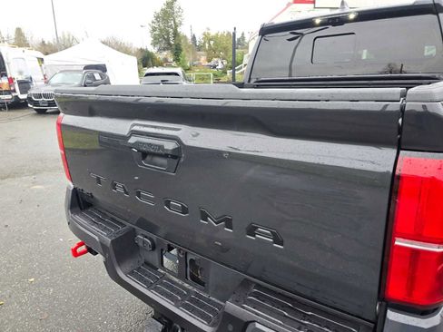 Used 2025 Toyota Tacoma TRD Off-Road image 19