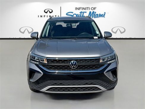Used 2022 Volkswagen Taos SE image 2