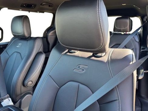 New 2026 Chrysler Pacifica Select w/ S Appearance Package image 13