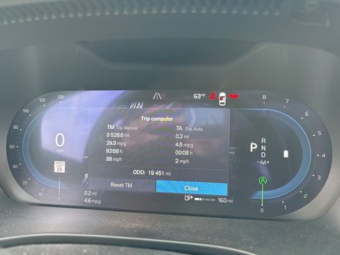 Certified 2025 Volvo XC40 B5 Core image 25