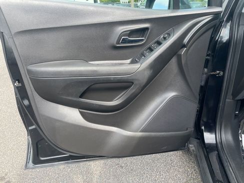 Used 2017 Chevrolet Trax LS FWD image 13
