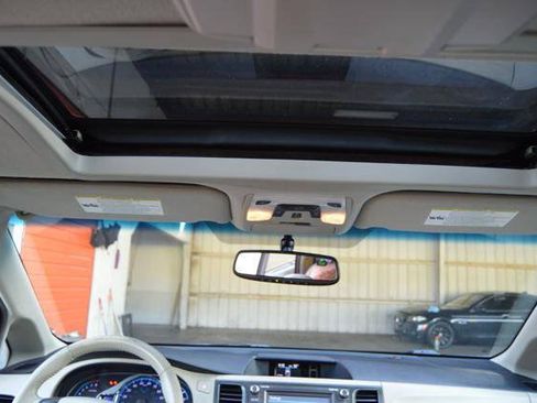 Used 2011 Toyota Sienna XLE w/ XLE Navigation Pkg FWD image 27