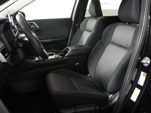 Used 2025 Mitsubishi Outlander ES image 23