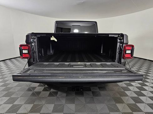 Used 2025 Jeep Gladiator Rubicon w/ Safety Group image 15