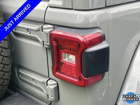 Used 2021 Jeep Wrangler Unlimited Sahara AWD/4WD image 10