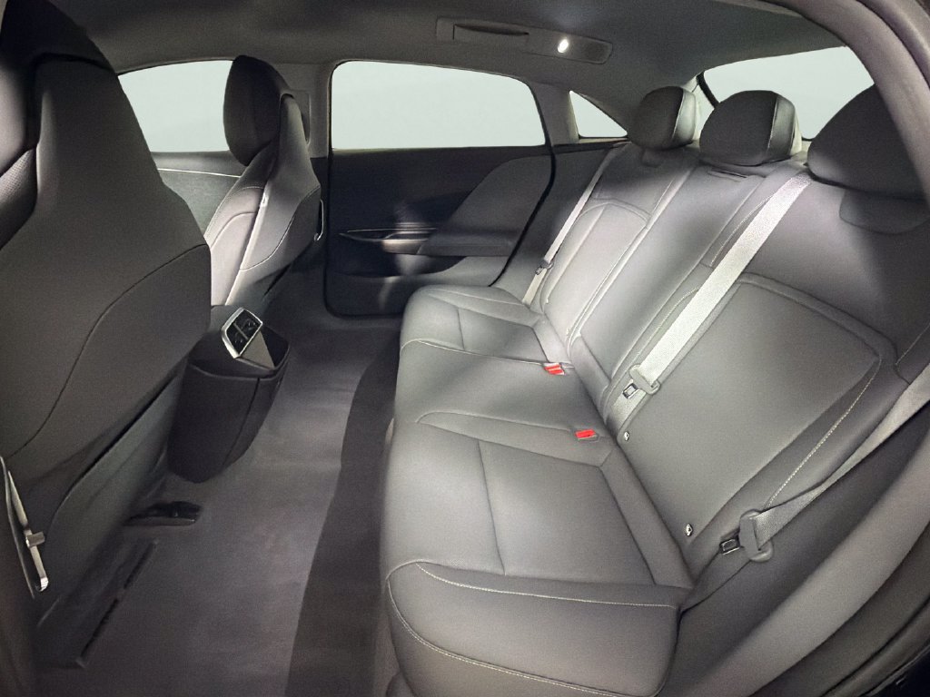 Used 2025 Lucid Air Pure RWD image 29