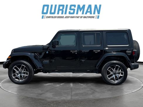 Used 2024 Jeep Wrangler Unlimited AWD/4WD image 3