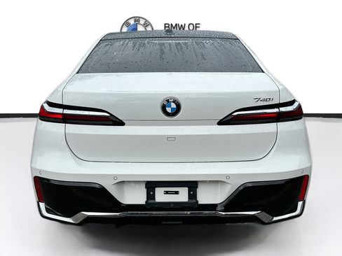 Used 2024 BMW 740i image 6