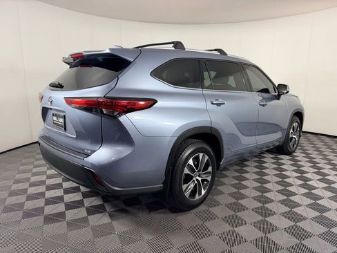 Used 2022 Toyota Highlander XLE FWD image 5