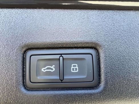 Certified 2025 Audi Q5 Prestige AWD/4WD image 10
