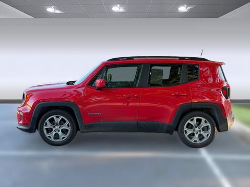 Used 2019 Jeep Renegade Latitude FWD image 2
