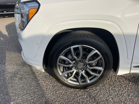 Used 2024 GMC Terrain Denali w/ Denali Premium Package image 12