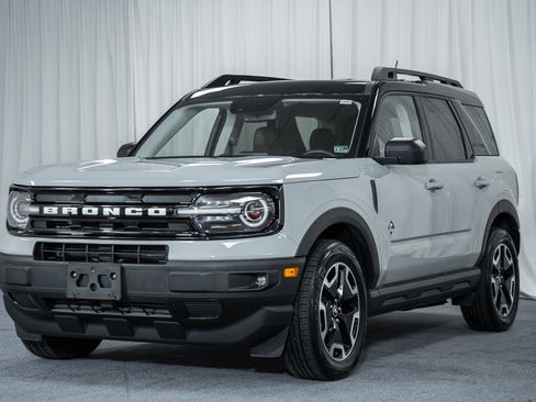 Used 2022 Ford Bronco Sport Outer Banks w/ Tech Package image 3