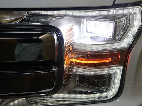 Used 2020 Ford F150 Lariat w/ Equipment Group 502A Luxury image 13