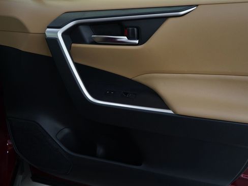 Used 2025 Toyota RAV4 XLE image 9