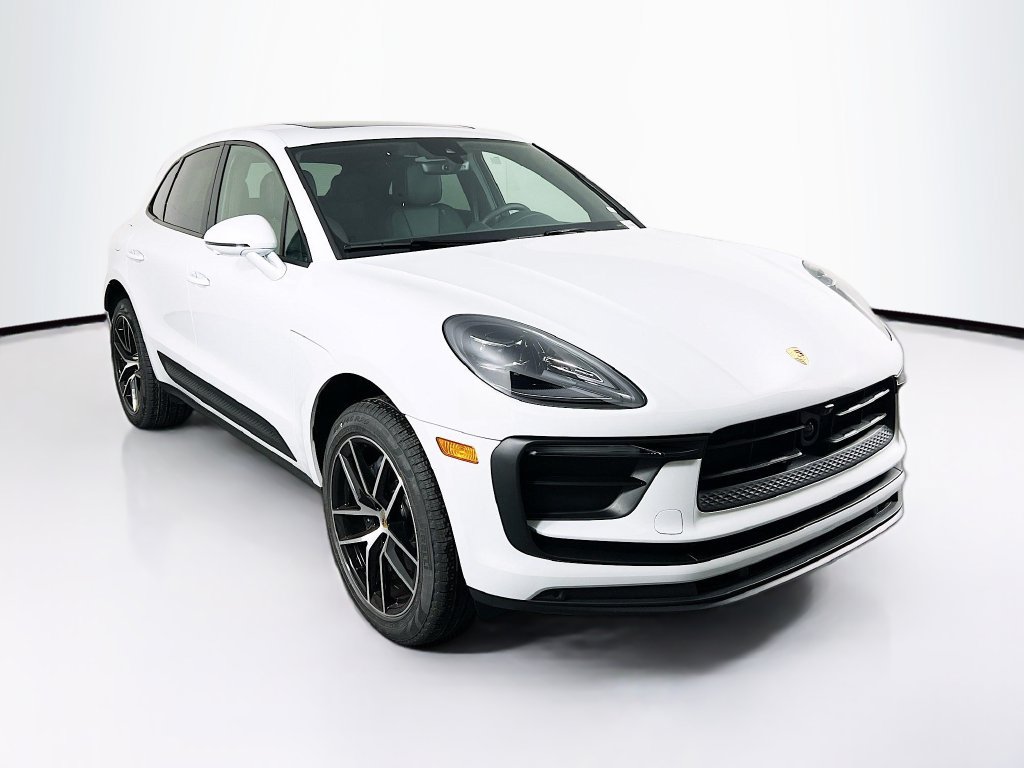 Certified 2026 Porsche Macan AWD/4WD image 7