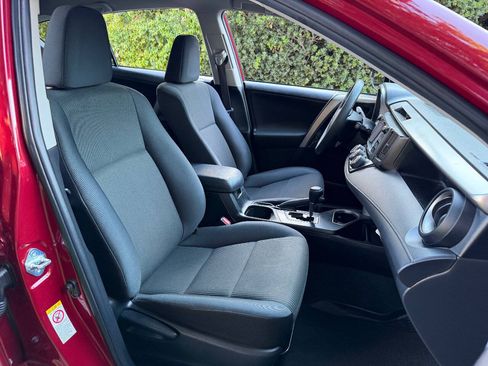 Used 2018 Toyota RAV4 LE w/ All Weather Liner Package FWD image 24