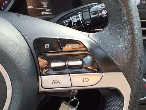 Used 2021 Hyundai Elantra SE image 13