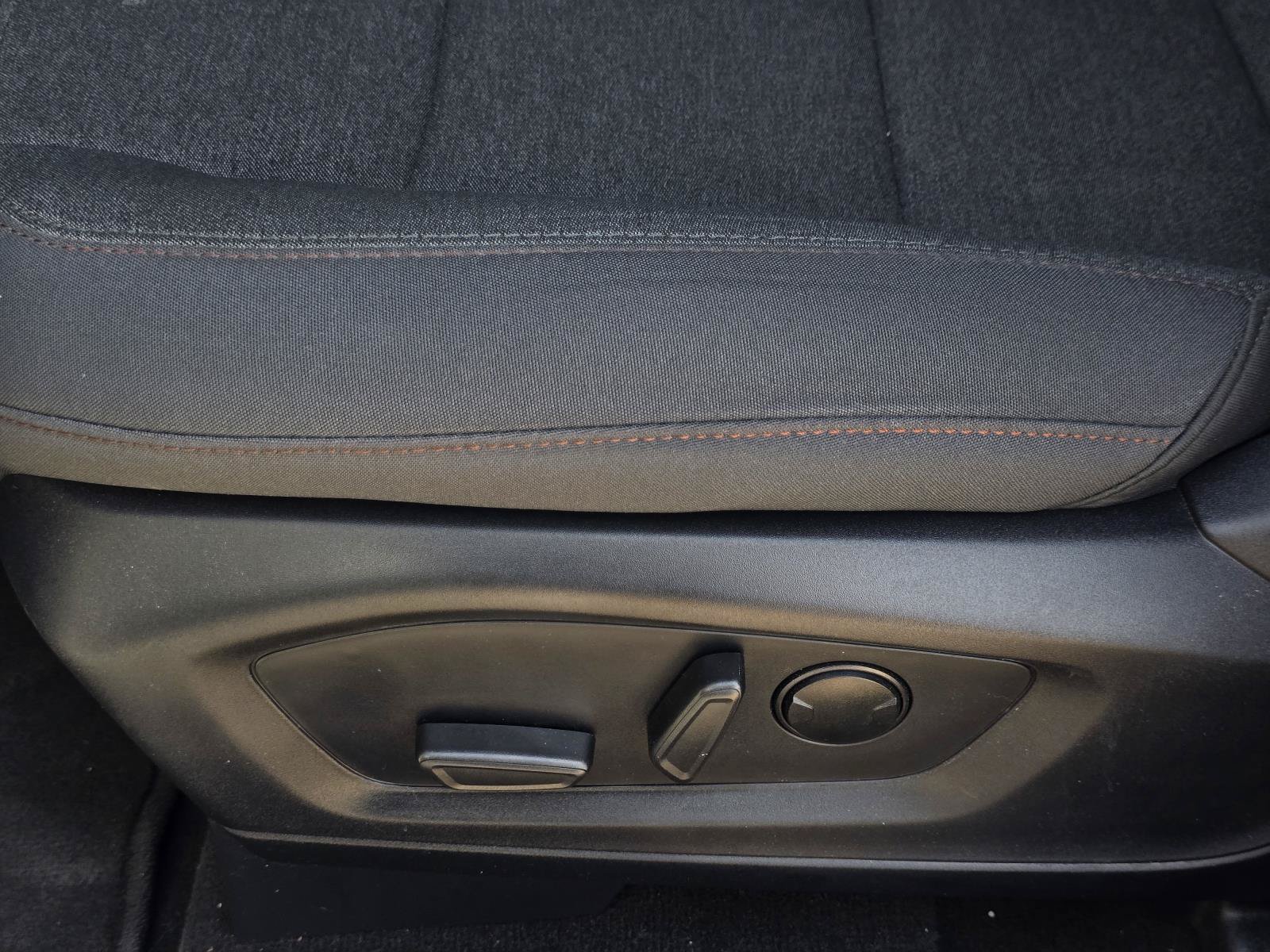Used 2025 Ford Explorer Active RWD image 26