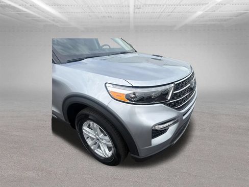 Used 2024 Ford Explorer XLT w/ Equipment Group 202A AWD/4WD image 14