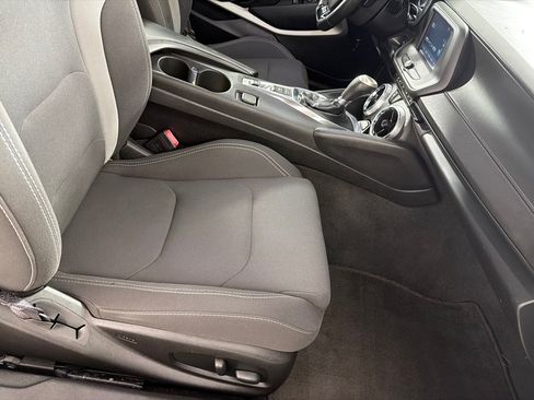 Used 2017 Chevrolet Camaro LT RWD image 18