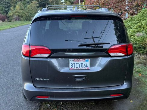 Used 2020 Chrysler Voyager Lxi image 5