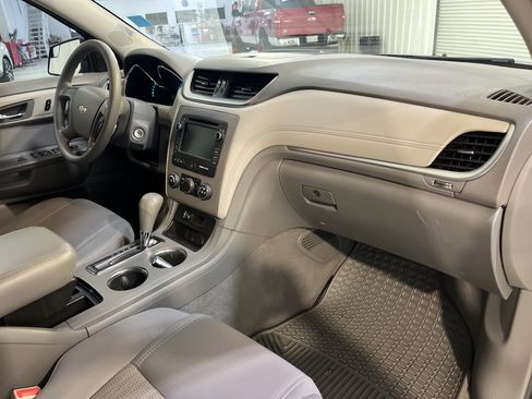 Used 2014 Chevrolet Traverse LS image 17
