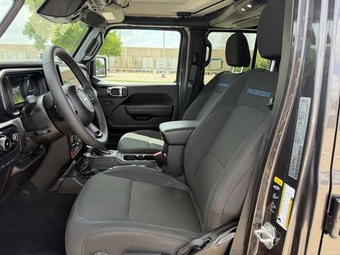 Used 2025 Jeep Wrangler Unlimited Rubicon 4xe w/ Convenience Group image 25