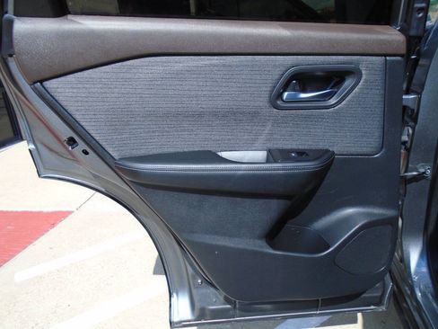 Used 2023 Nissan Rogue SV FWD image 25