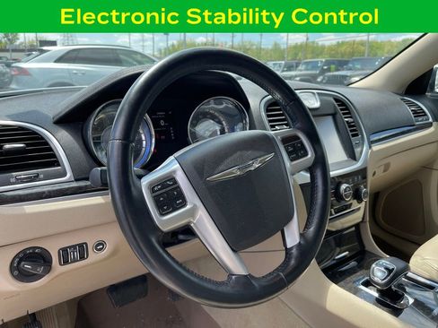 Used 2014 Chrysler 300 w/ Driver Convenience Group RWD image 13
