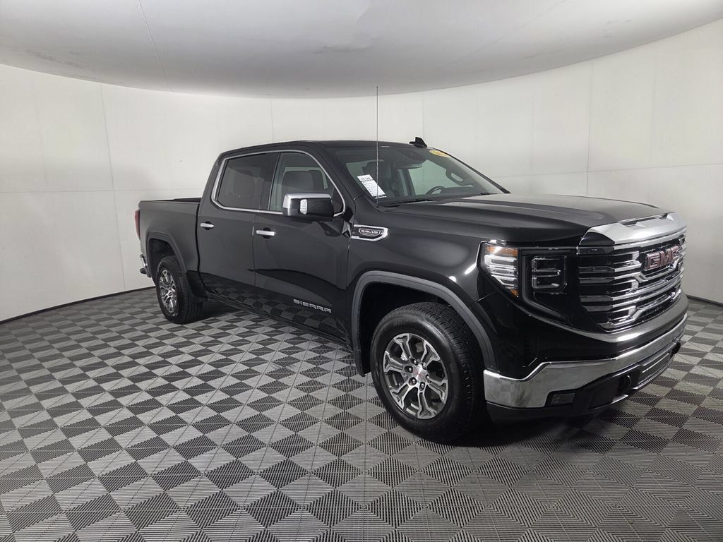 Used 2025 GMC Sierra 1500 SLT RWD image 3