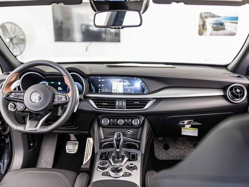 New 2025 Alfa Romeo Stelvio Sprint image 37