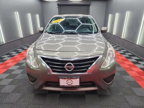 Used 2017 Nissan Versa SV image 2