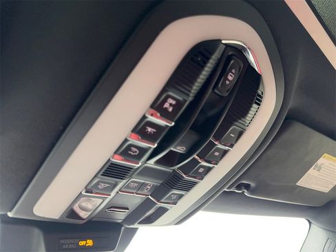 Used 2023 Porsche Macan Turbo image 74