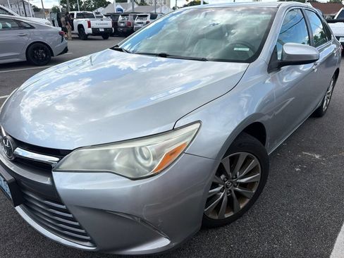 Used 2015 Toyota Camry XLE w/ Moonroof Package FWD image 1