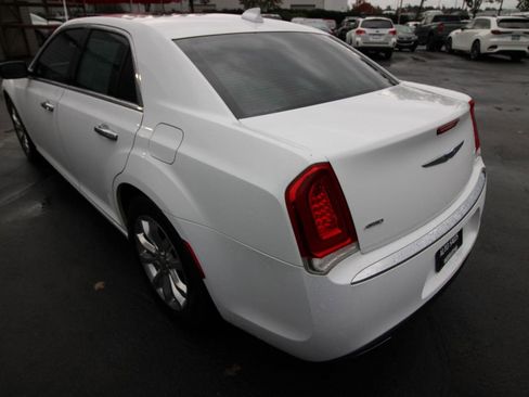 Used 2018 Chrysler 300 Limited image 4