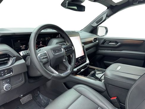 Used 2025 GMC Yukon Denali image 16