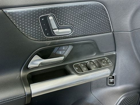 Used 2025 Mercedes-Benz GLA 250 image 15