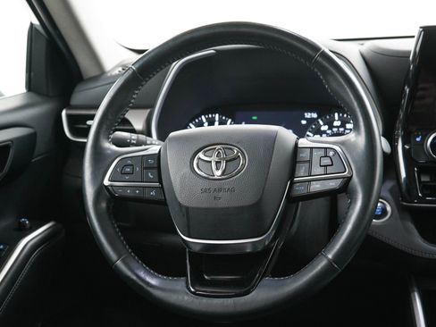 Used 2021 Toyota Highlander XLE AWD/4WD image 18
