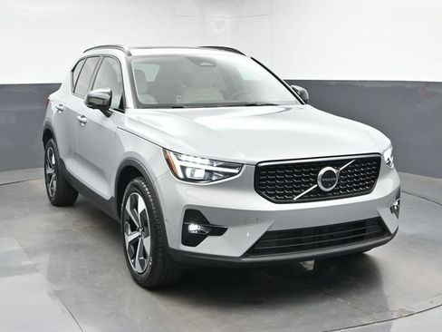 New 2026 Volvo XC40 B5 Plus w/ Protection Package Premier AWD/4WD image 2
