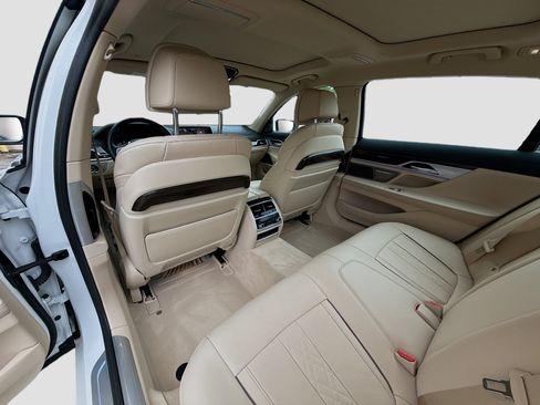 Used 2020 BMW 750i xDrive image 25