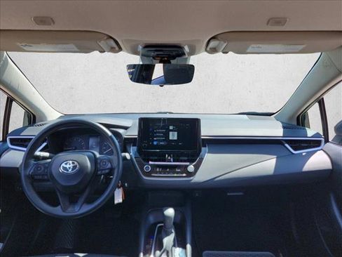 Used 2025 Toyota Corolla LE image 18