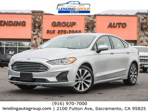 Used 2019 Ford Fusion SE image 1