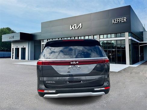 Certified 2024 Kia Carnival LX image 7