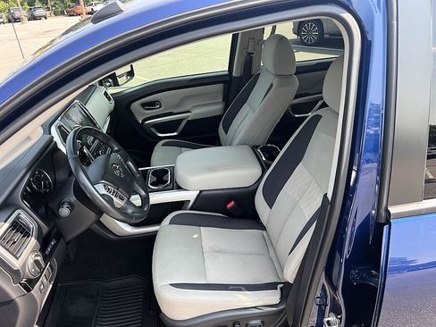 Used 2020 Nissan Titan SV w/ SV Convenience Package RWD image 13