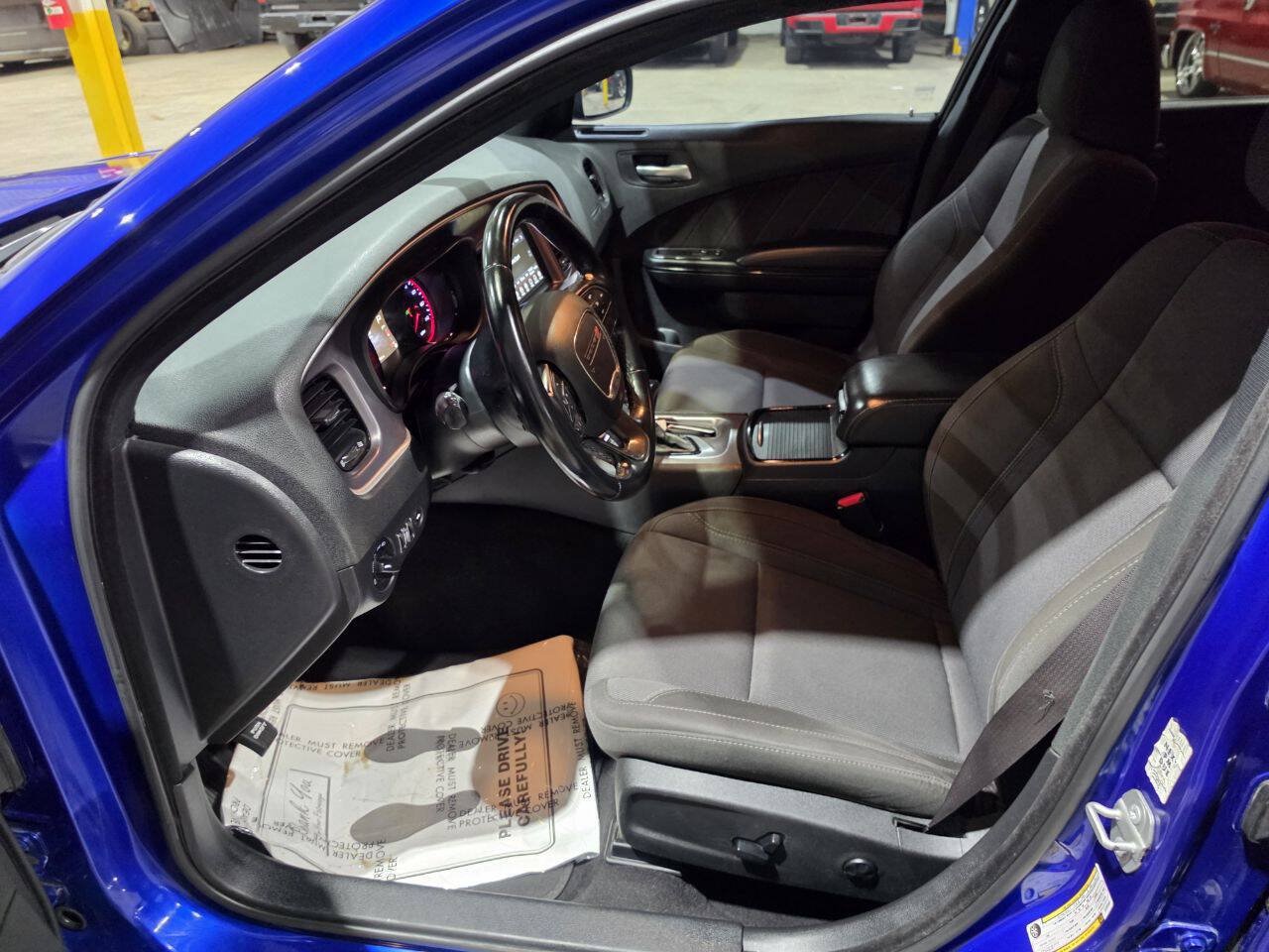 Used 2020 Dodge Charger SXT w/ Blacktop Package RWD image 28